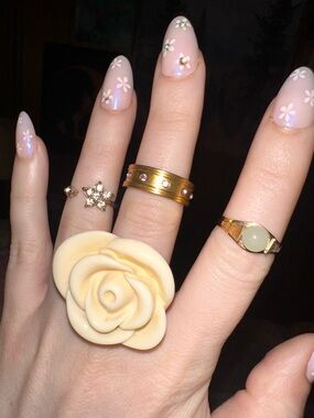 Express • Y2K Carved Rose Floral Ring Set